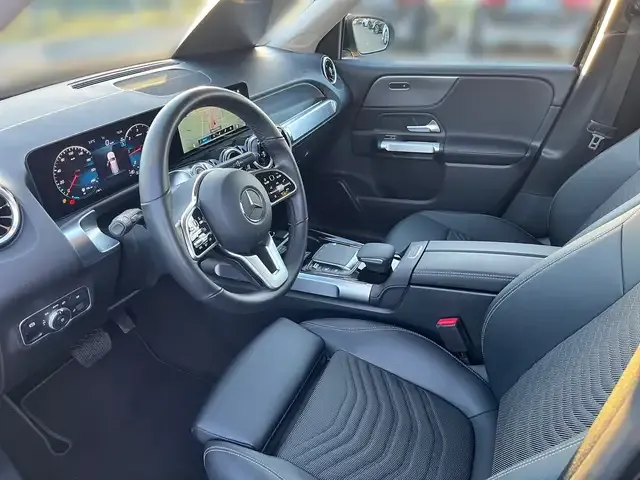 Mercedes-Benz GLB 220