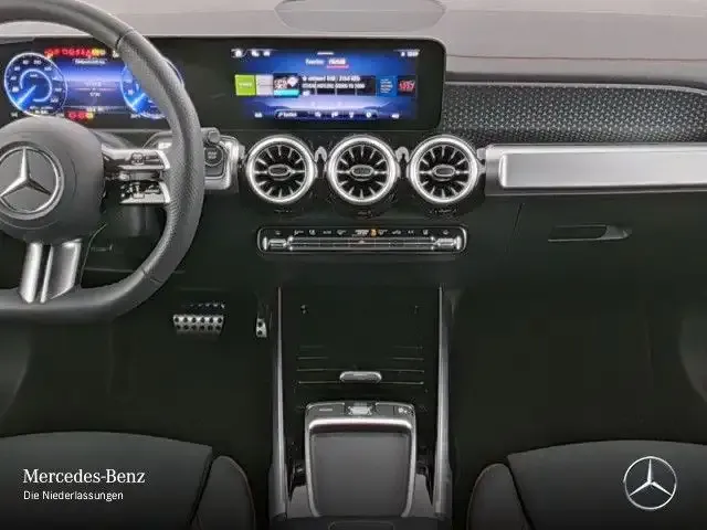 Mercedes-Benz EQB 300