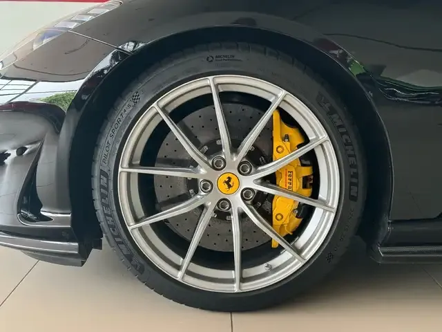 Ferrari 812