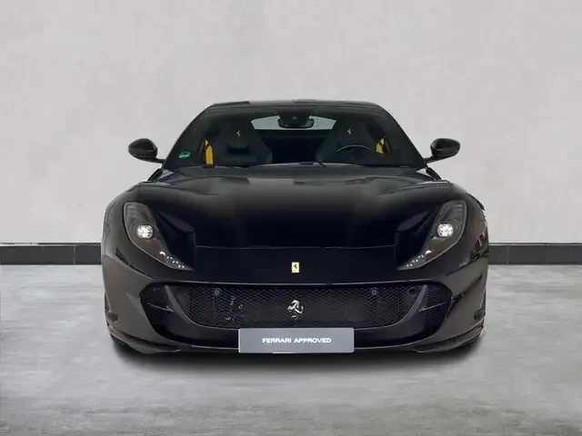 Ferrari 812