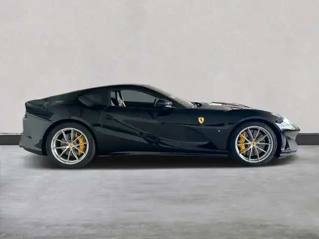 Ferrari 812