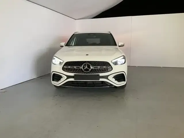 Mercedes-Benz GLA 200