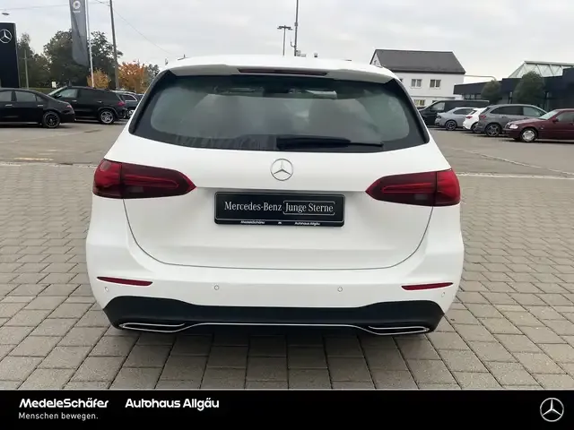 Mercedes-Benz B 180