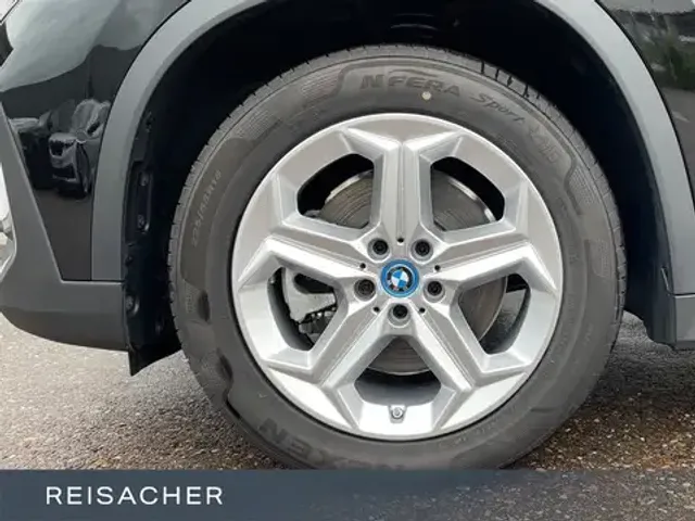 BMW iX1