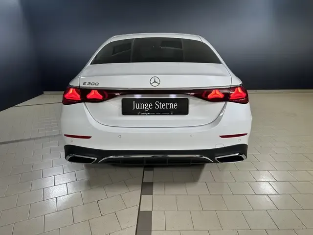 Mercedes-Benz E 200