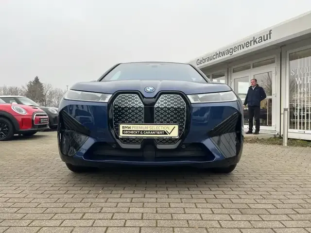 BMW iX