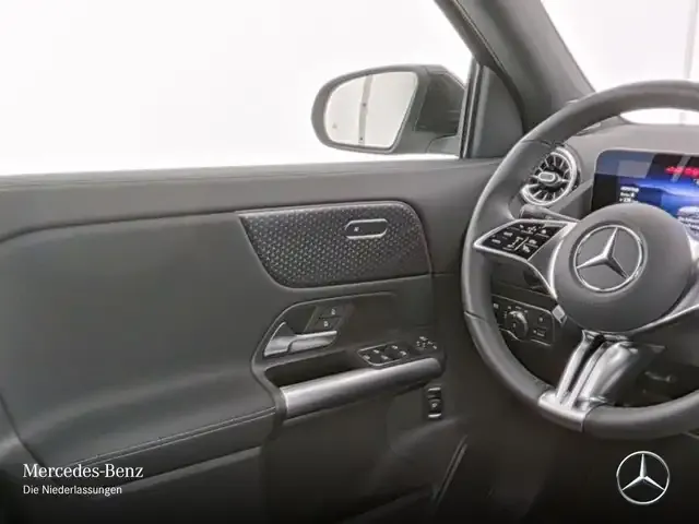 Mercedes-Benz EQA 300