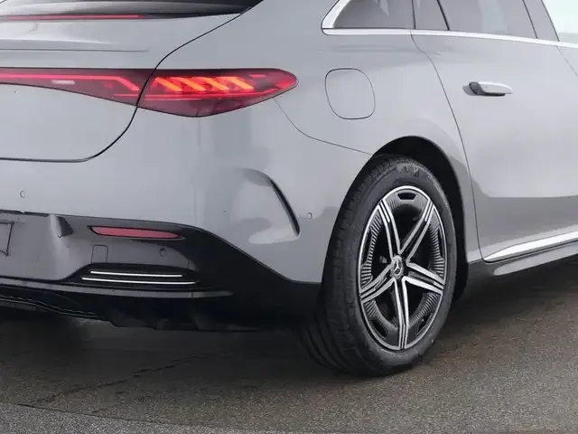 Mercedes-Benz EQE 300