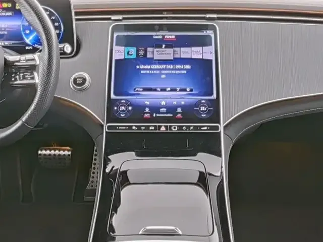 Mercedes-Benz EQE 300
