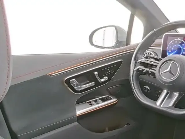 Mercedes-Benz EQE 300
