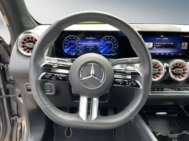 Mercedes-Benz EQB 300