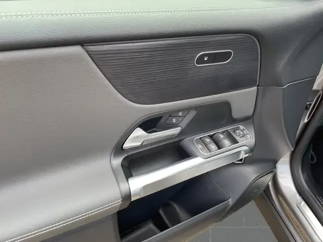 Mercedes-Benz EQB 300