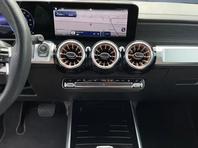 Mercedes-Benz EQB 300