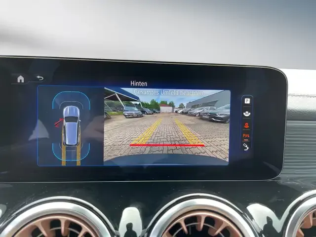 Mercedes-Benz EQB 300