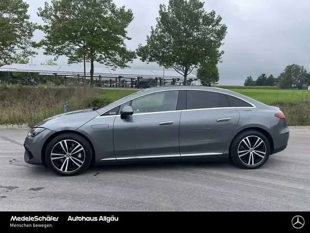 Mercedes-Benz EQE 300