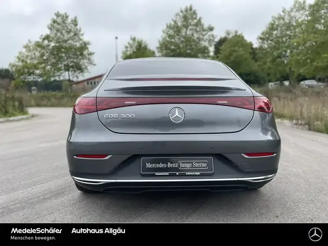 Mercedes-Benz EQE 300