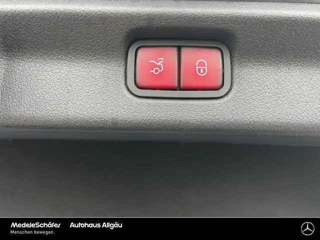 Mercedes-Benz EQE 300