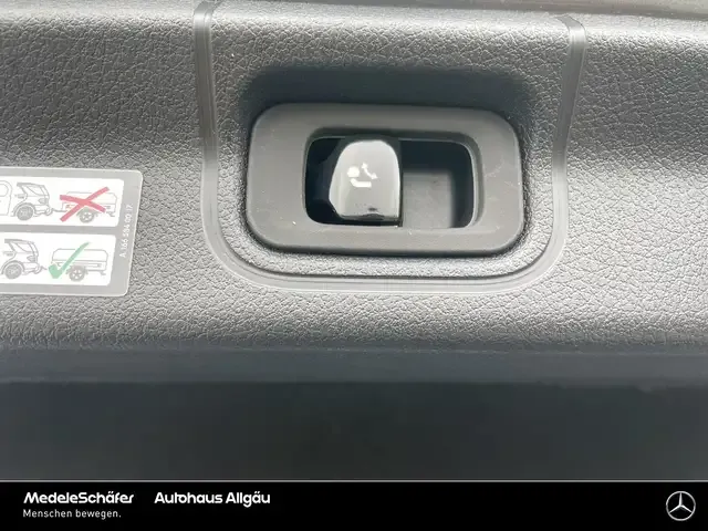 Mercedes-Benz EQE 300