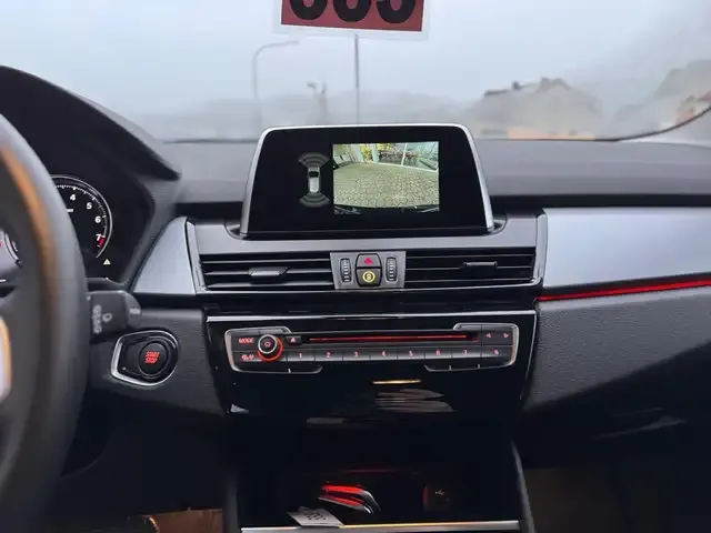 BMW 225
