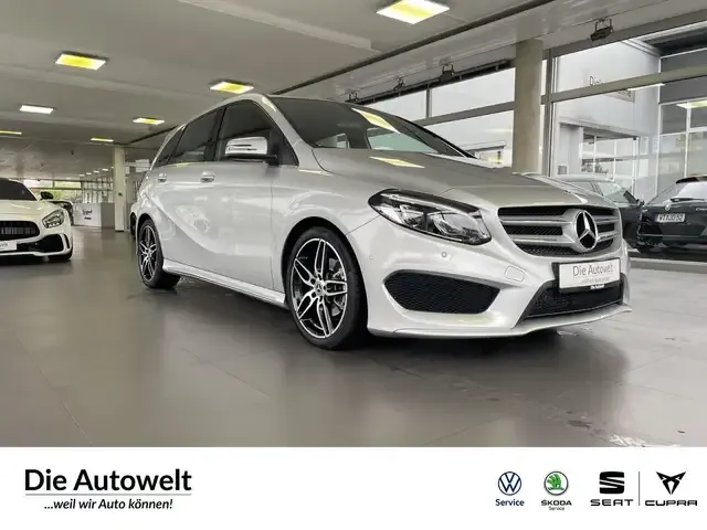 Mercedes-Benz B 180