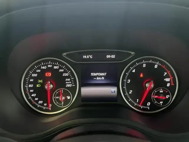 Mercedes-Benz B 180
