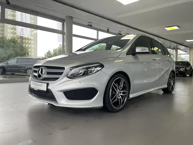 Mercedes-Benz B 180
