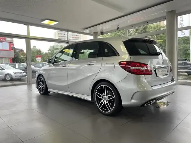 Mercedes-Benz B 180