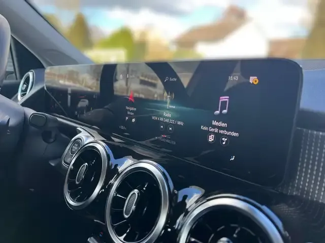 Mercedes-Benz GLB 220
