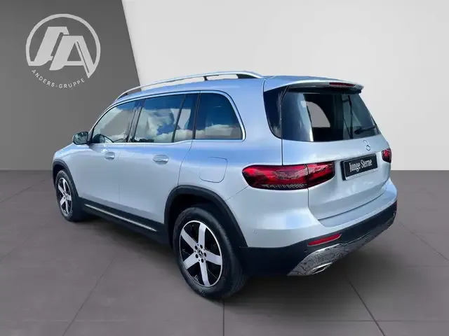 Mercedes-Benz GLB 220