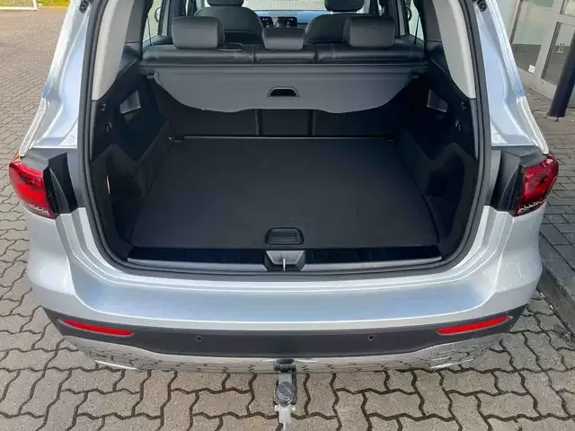 Mercedes-Benz GLB 220