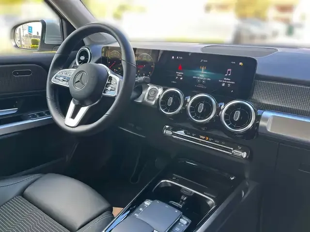 Mercedes-Benz GLB 220
