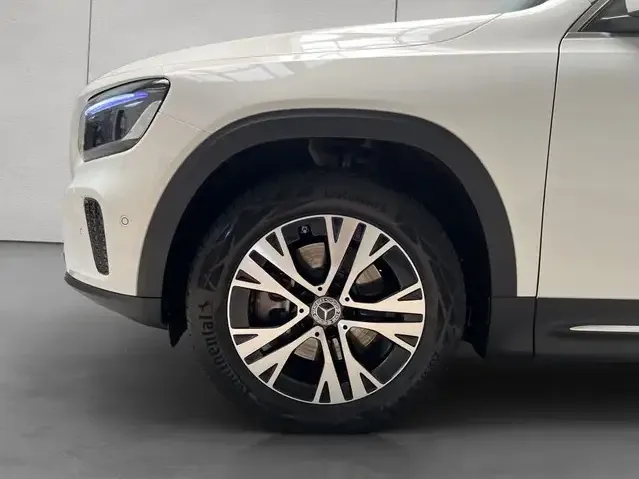 Mercedes-Benz GLB 220