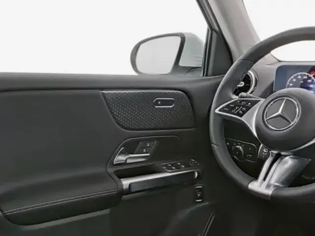 Mercedes-Benz GLB 220