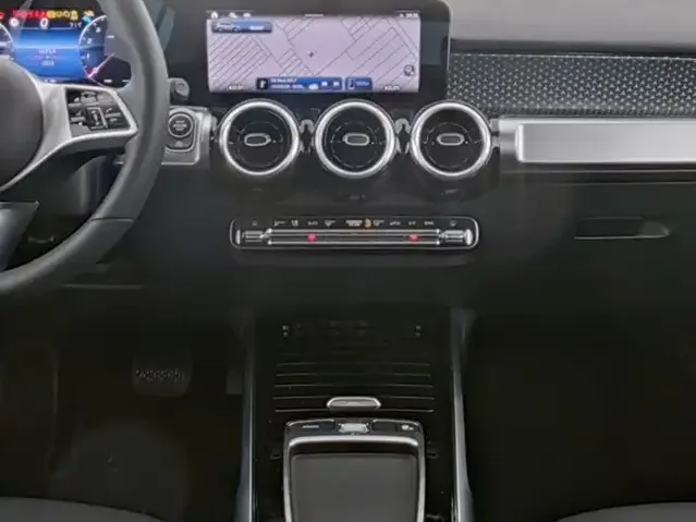 Mercedes-Benz GLB 220