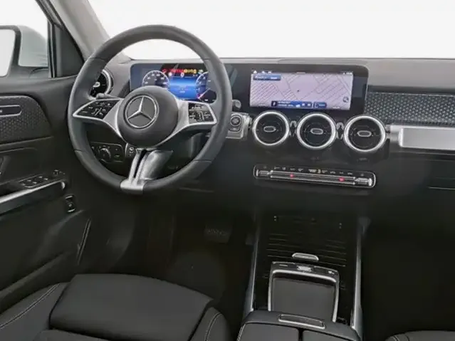 Mercedes-Benz GLB 220