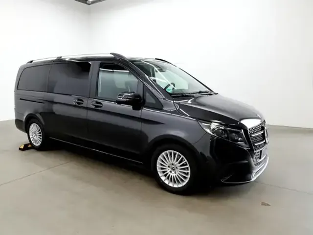 Mercedes-Benz V 220