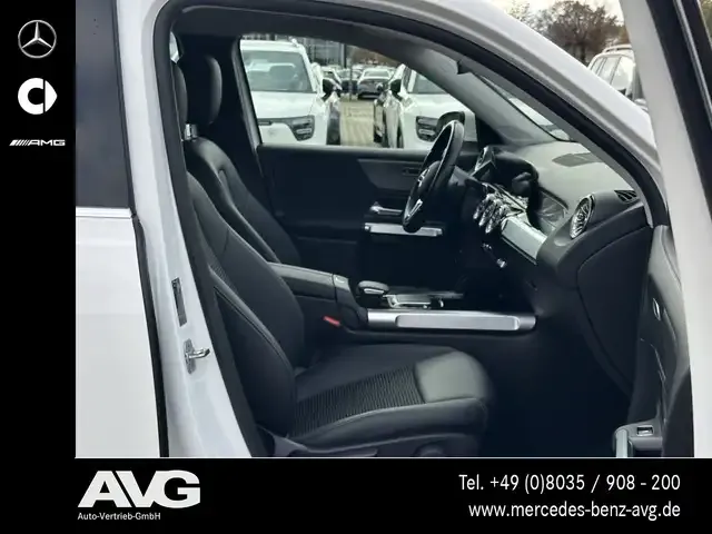 Mercedes-Benz EQB 300