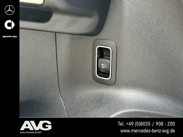 Mercedes-Benz EQB 300