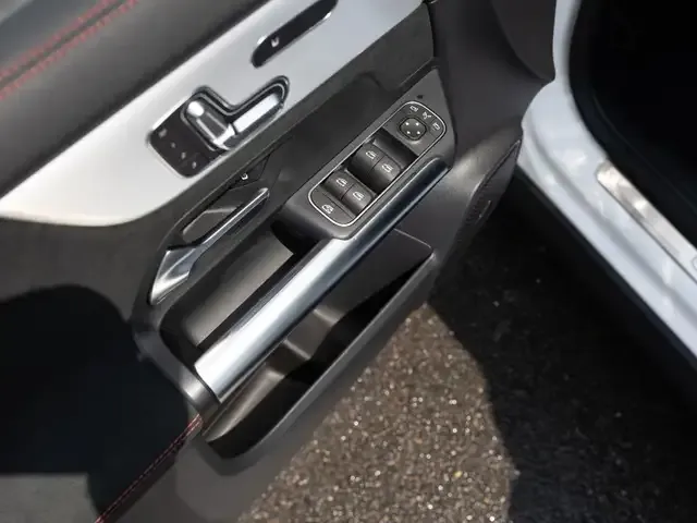 Mercedes-Benz EQA 300