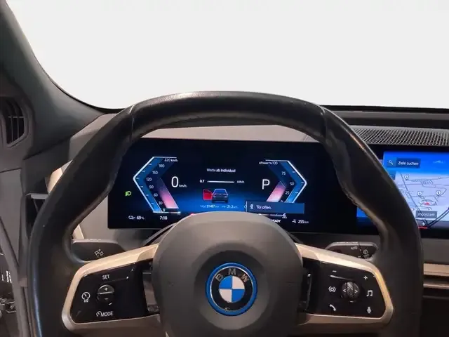 BMW iX