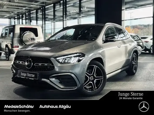 Mercedes-Benz GLA 200