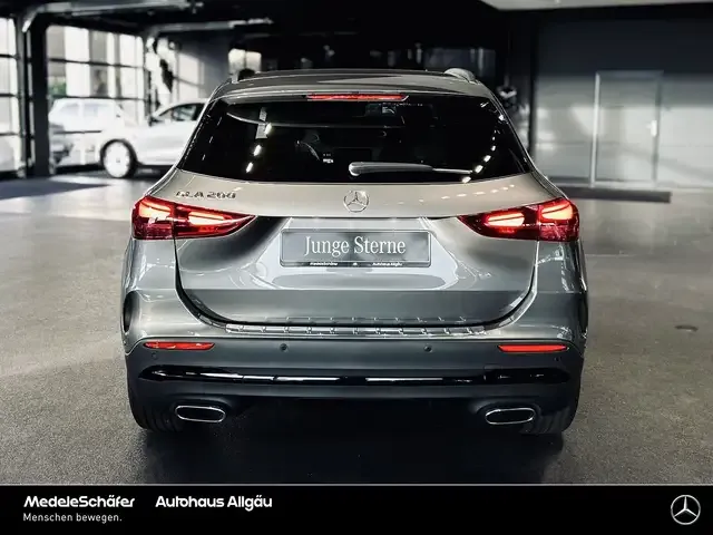 Mercedes-Benz GLA 200