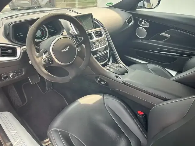 Aston Martin DB11