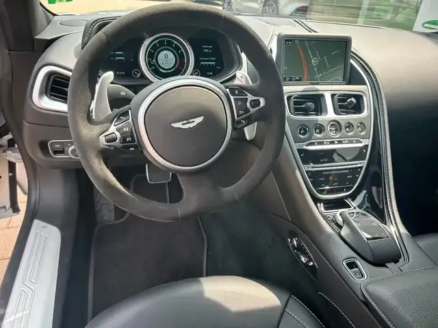 Aston Martin DB11