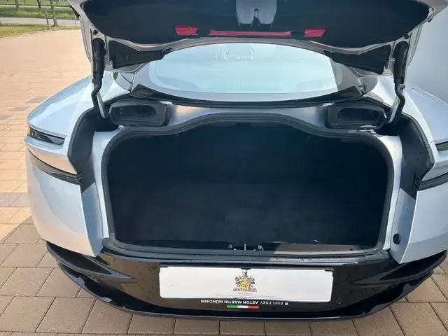 Aston Martin DB11