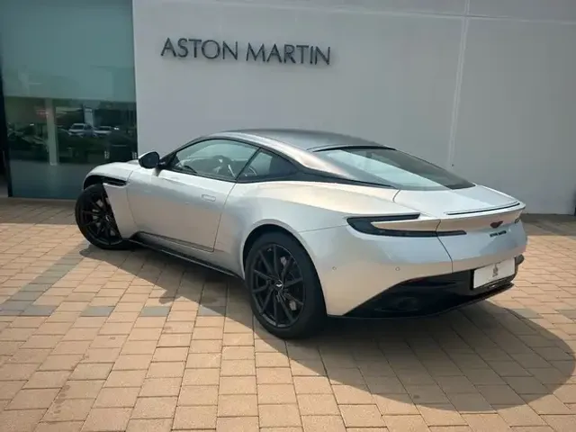 Aston Martin DB11