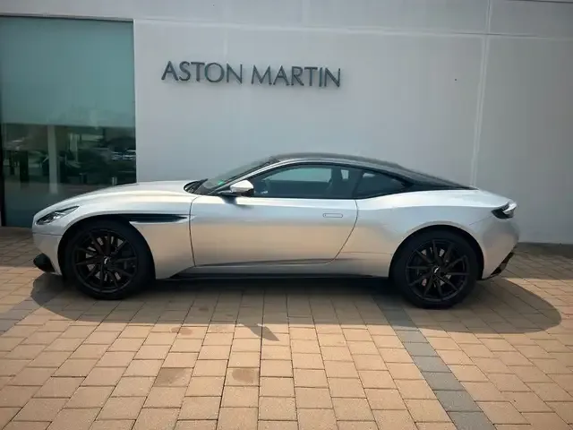 Aston Martin DB11
