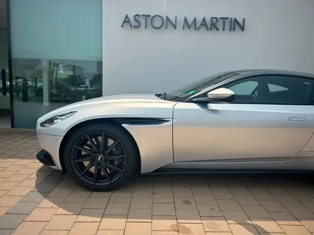 Aston Martin DB11