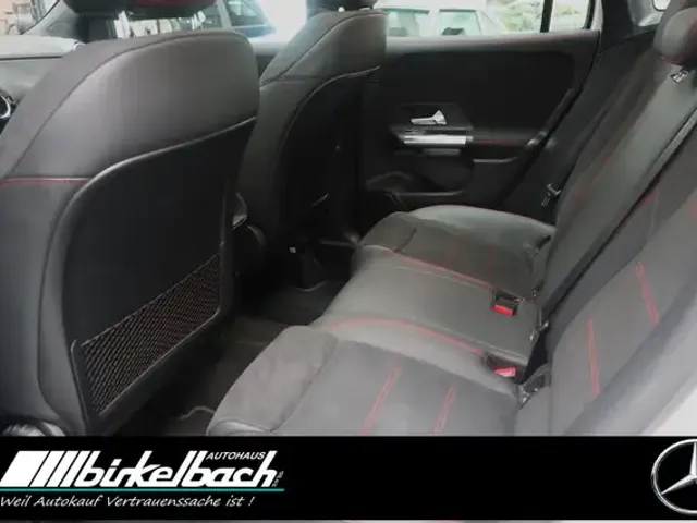 Mercedes-Benz GLA 180