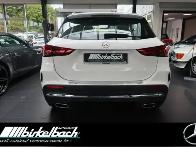 Mercedes-Benz GLA 180